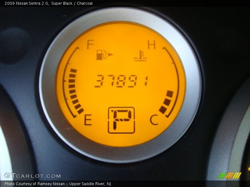 Super Black / Charcoal 2009 Nissan Sentra 2.0