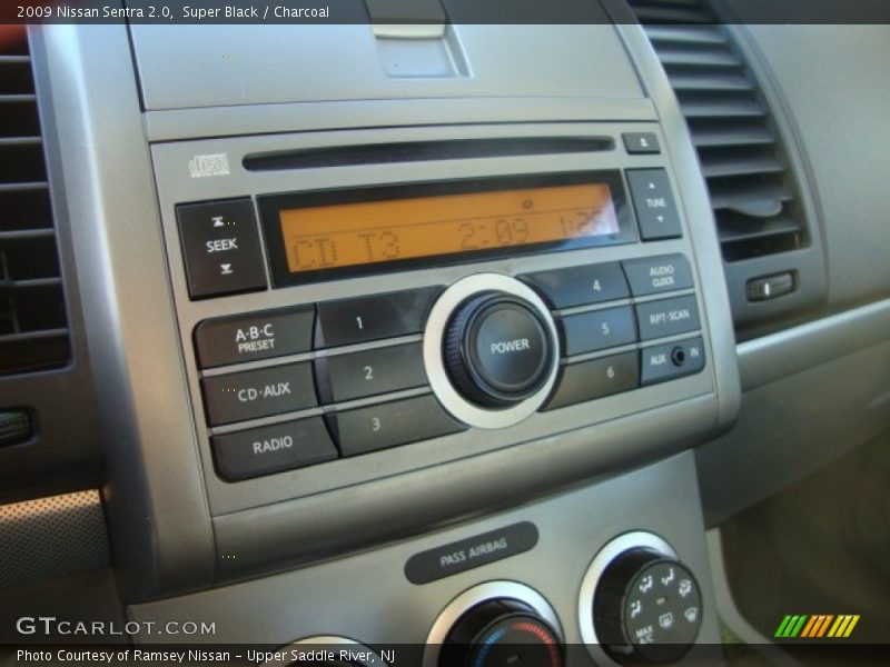 Super Black / Charcoal 2009 Nissan Sentra 2.0