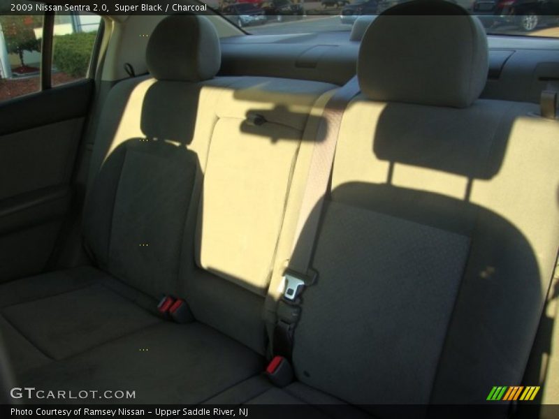 Super Black / Charcoal 2009 Nissan Sentra 2.0