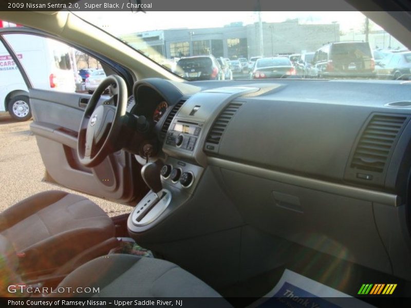 Super Black / Charcoal 2009 Nissan Sentra 2.0