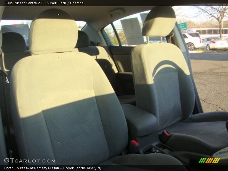 Super Black / Charcoal 2009 Nissan Sentra 2.0