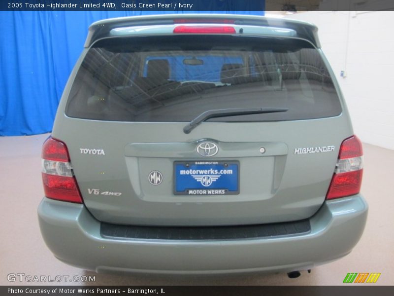 Oasis Green Pearl / Ivory 2005 Toyota Highlander Limited 4WD