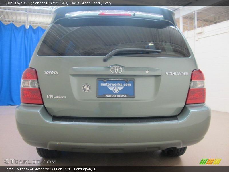 Oasis Green Pearl / Ivory 2005 Toyota Highlander Limited 4WD