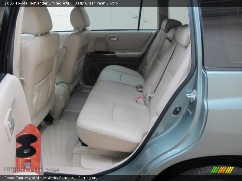 Oasis Green Pearl / Ivory 2005 Toyota Highlander Limited 4WD