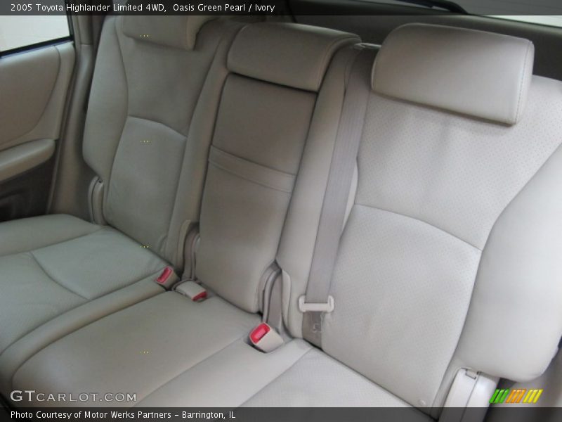 Oasis Green Pearl / Ivory 2005 Toyota Highlander Limited 4WD