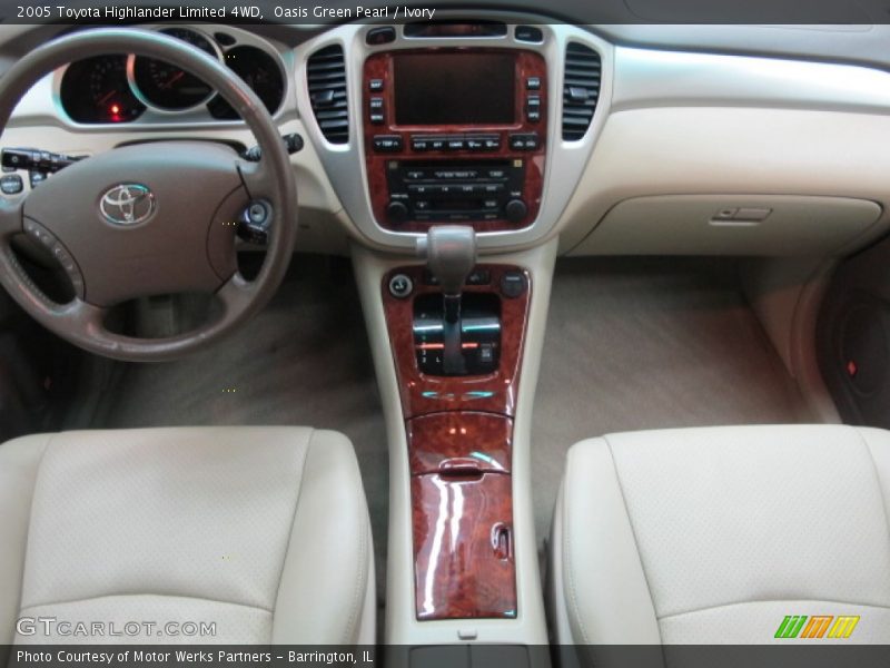 Oasis Green Pearl / Ivory 2005 Toyota Highlander Limited 4WD