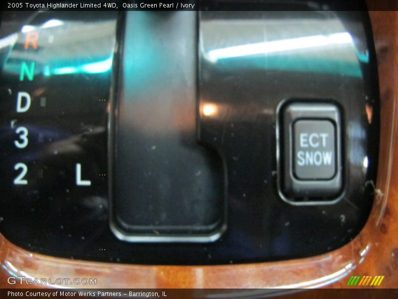 Oasis Green Pearl / Ivory 2005 Toyota Highlander Limited 4WD