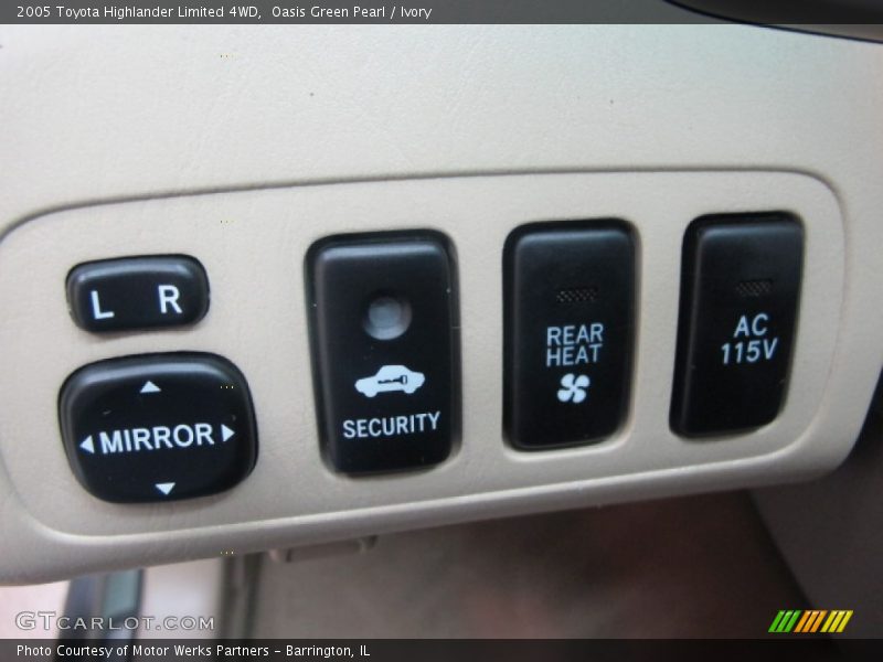 Oasis Green Pearl / Ivory 2005 Toyota Highlander Limited 4WD