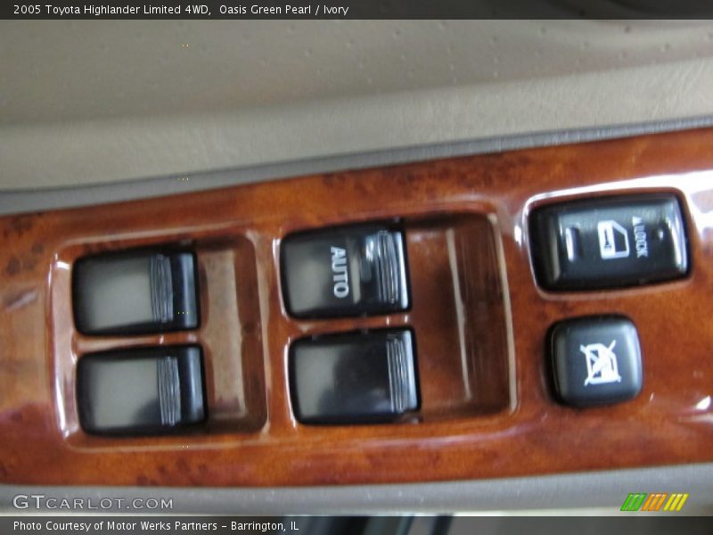 Oasis Green Pearl / Ivory 2005 Toyota Highlander Limited 4WD