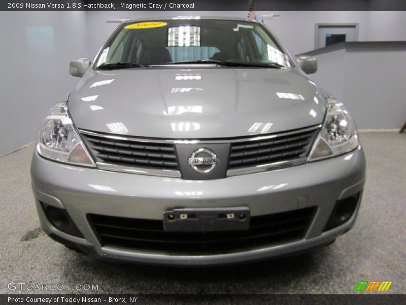 Magnetic Gray / Charcoal 2009 Nissan Versa 1.8 S Hatchback