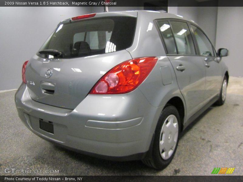 Magnetic Gray / Charcoal 2009 Nissan Versa 1.8 S Hatchback