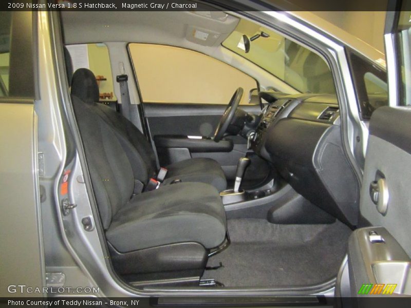 Magnetic Gray / Charcoal 2009 Nissan Versa 1.8 S Hatchback