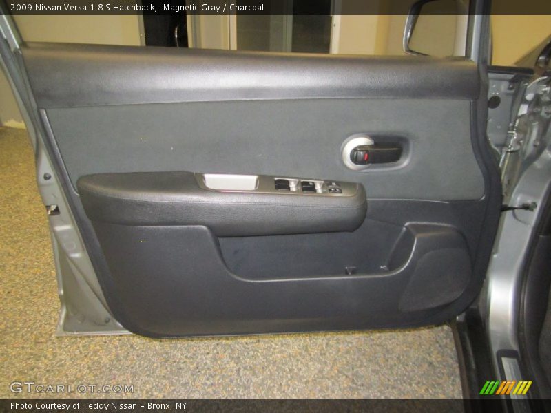 Magnetic Gray / Charcoal 2009 Nissan Versa 1.8 S Hatchback