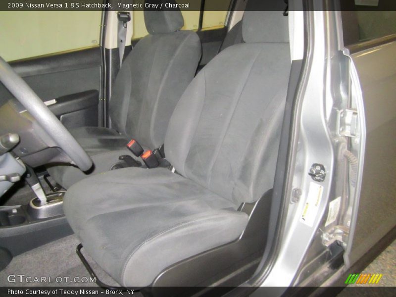 Magnetic Gray / Charcoal 2009 Nissan Versa 1.8 S Hatchback