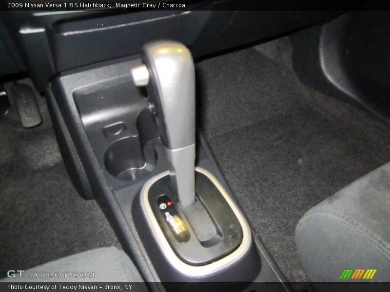 Magnetic Gray / Charcoal 2009 Nissan Versa 1.8 S Hatchback