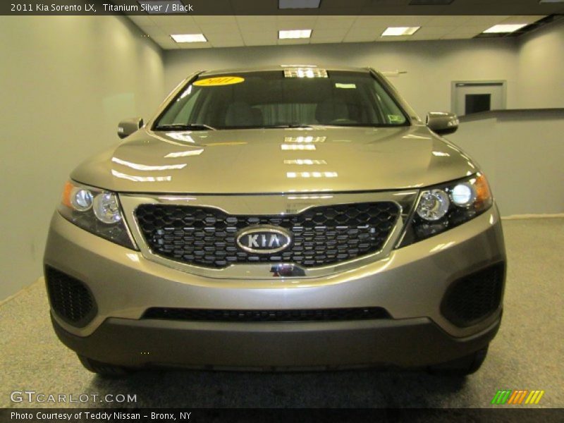 Titanium Silver / Black 2011 Kia Sorento LX