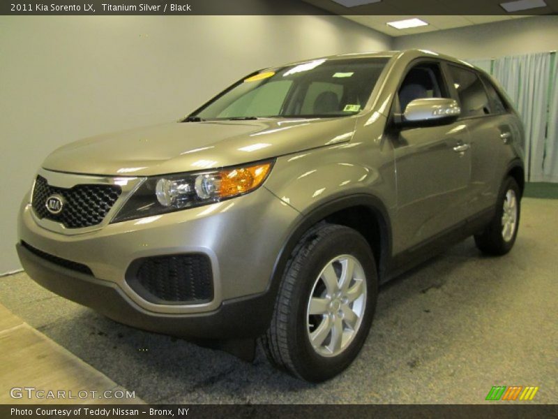 Titanium Silver / Black 2011 Kia Sorento LX