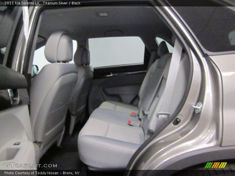 Titanium Silver / Black 2011 Kia Sorento LX