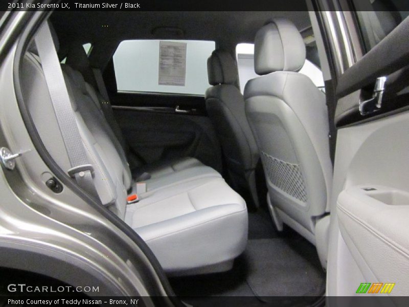 Titanium Silver / Black 2011 Kia Sorento LX