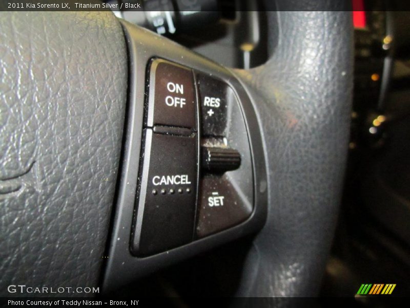 Titanium Silver / Black 2011 Kia Sorento LX