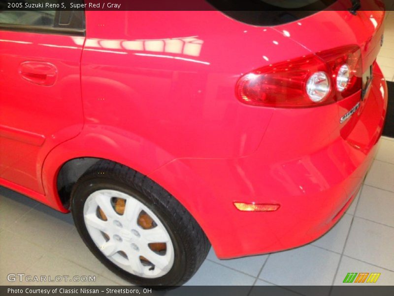 Super Red / Gray 2005 Suzuki Reno S