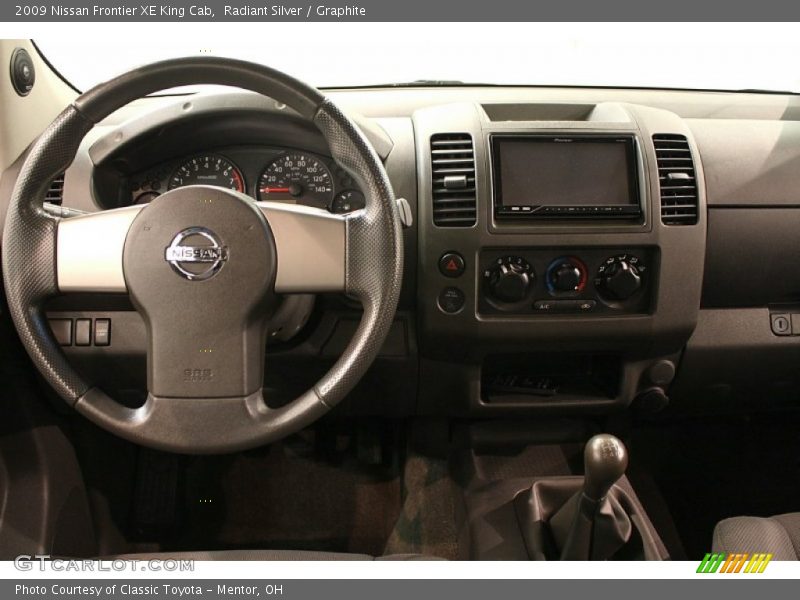 Radiant Silver / Graphite 2009 Nissan Frontier XE King Cab