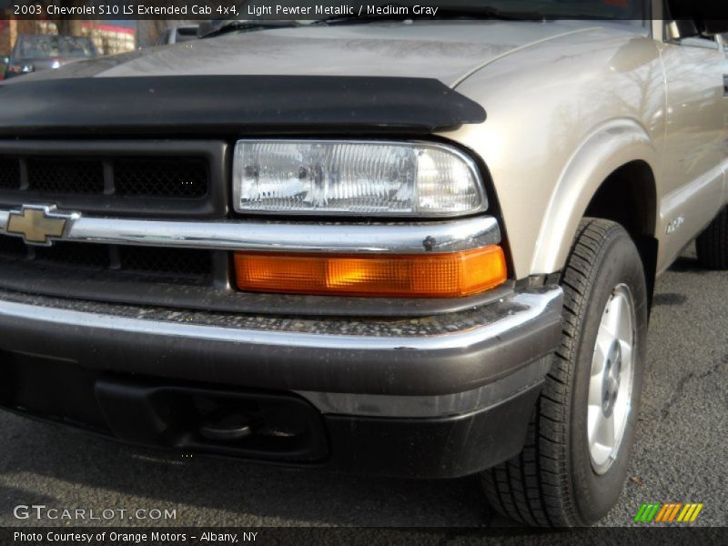 Light Pewter Metallic / Medium Gray 2003 Chevrolet S10 LS Extended Cab 4x4