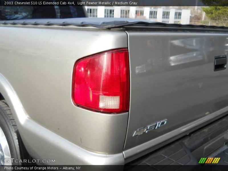 Light Pewter Metallic / Medium Gray 2003 Chevrolet S10 LS Extended Cab 4x4