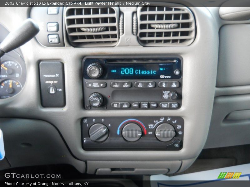 Controls of 2003 S10 LS Extended Cab 4x4