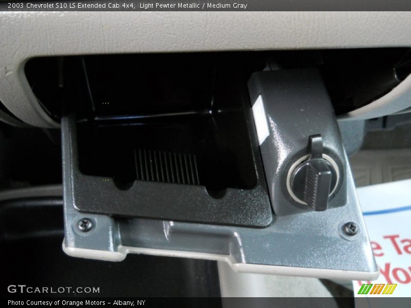Light Pewter Metallic / Medium Gray 2003 Chevrolet S10 LS Extended Cab 4x4