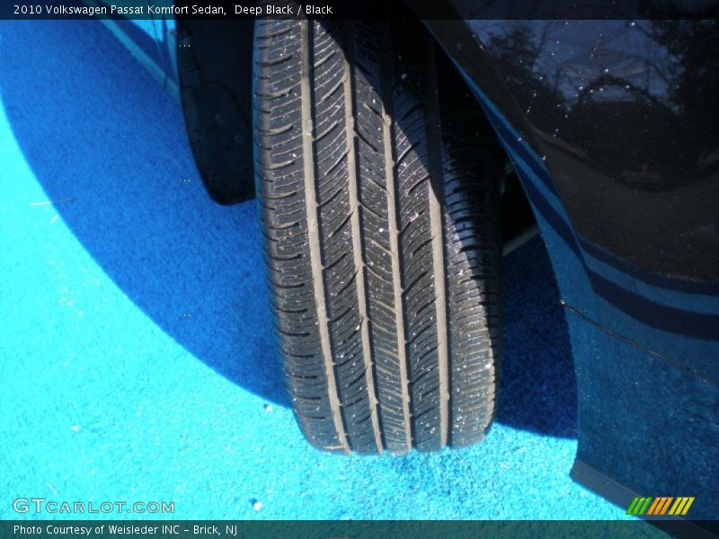 Deep Black / Black 2010 Volkswagen Passat Komfort Sedan