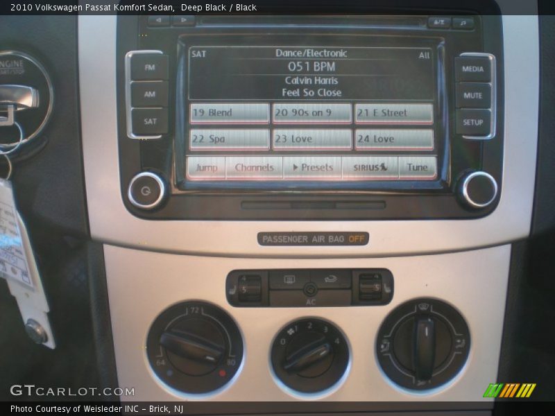 Deep Black / Black 2010 Volkswagen Passat Komfort Sedan