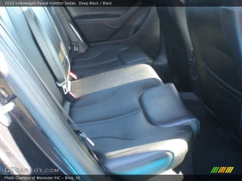 Deep Black / Black 2010 Volkswagen Passat Komfort Sedan