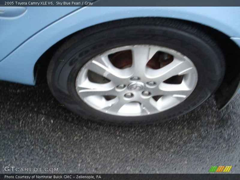 Sky Blue Pearl / Gray 2005 Toyota Camry XLE V6