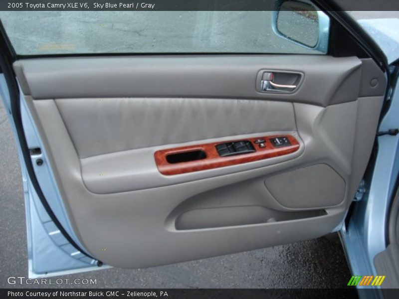 Sky Blue Pearl / Gray 2005 Toyota Camry XLE V6