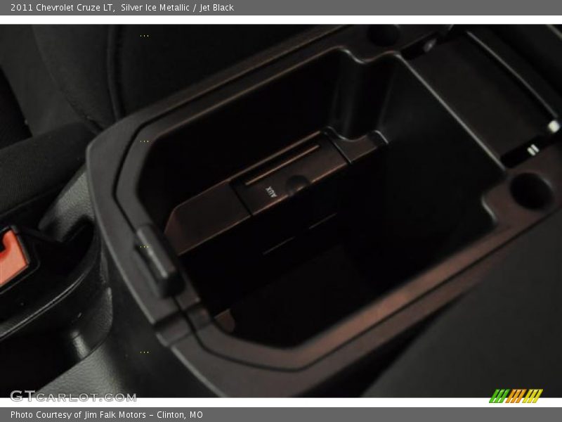 Silver Ice Metallic / Jet Black 2011 Chevrolet Cruze LT