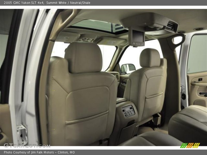 Summit White / Neutral/Shale 2005 GMC Yukon SLT 4x4