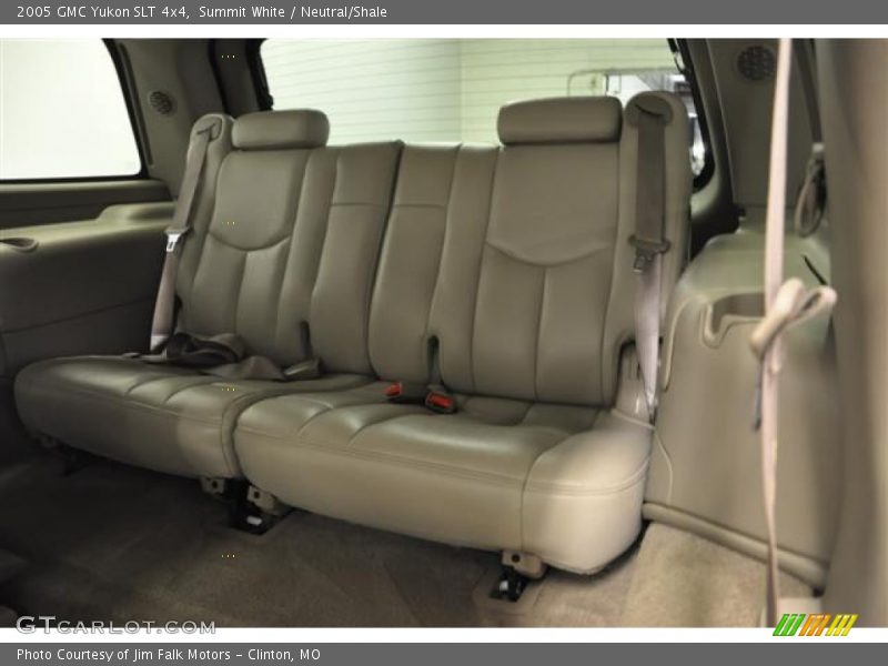 Summit White / Neutral/Shale 2005 GMC Yukon SLT 4x4