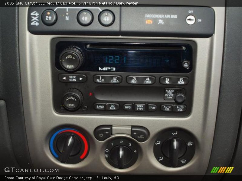 Controls of 2005 Canyon SLE Regular Cab 4x4