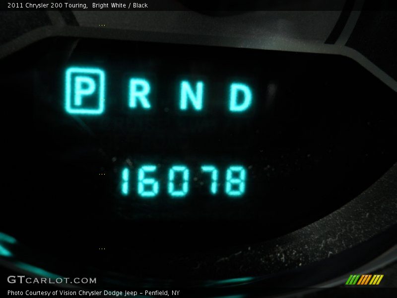 Bright White / Black 2011 Chrysler 200 Touring