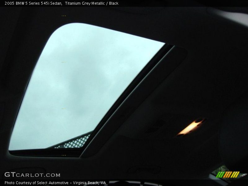 Sunroof of 2005 5 Series 545i Sedan