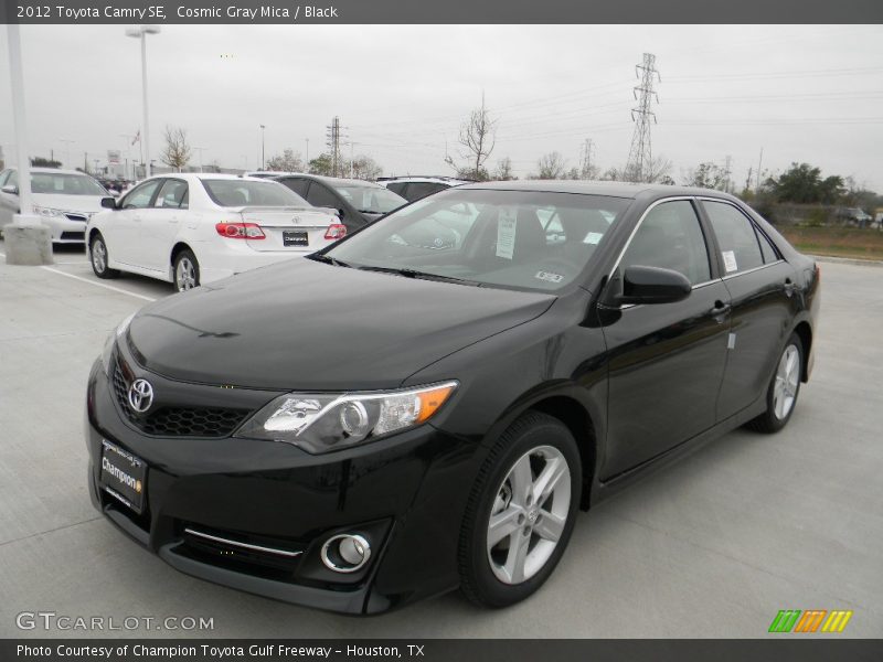 Front 3/4 View of 2012 Camry SE