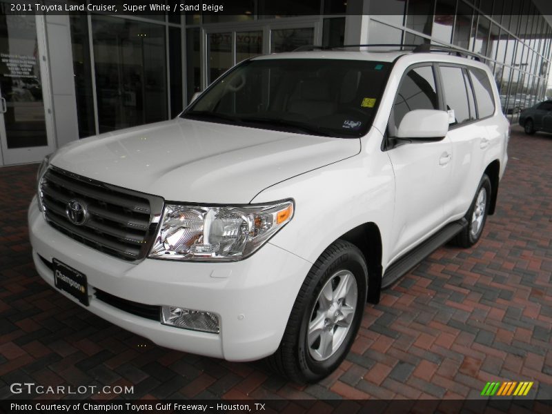 Super White / Sand Beige 2011 Toyota Land Cruiser