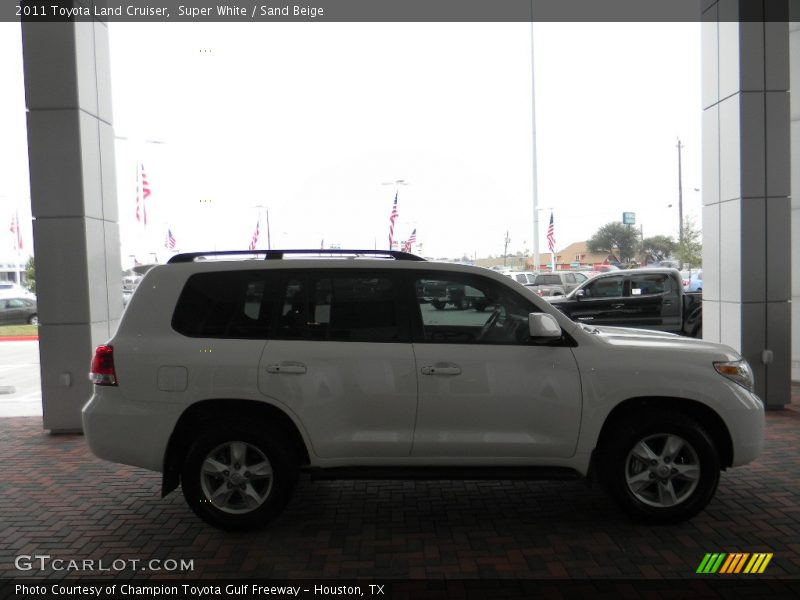 Super White / Sand Beige 2011 Toyota Land Cruiser