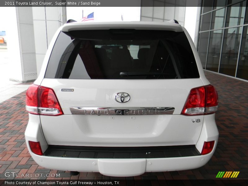Super White / Sand Beige 2011 Toyota Land Cruiser