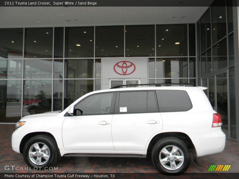 Super White / Sand Beige 2011 Toyota Land Cruiser