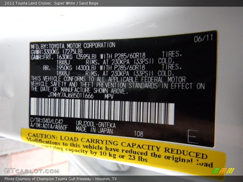 Super White / Sand Beige 2011 Toyota Land Cruiser