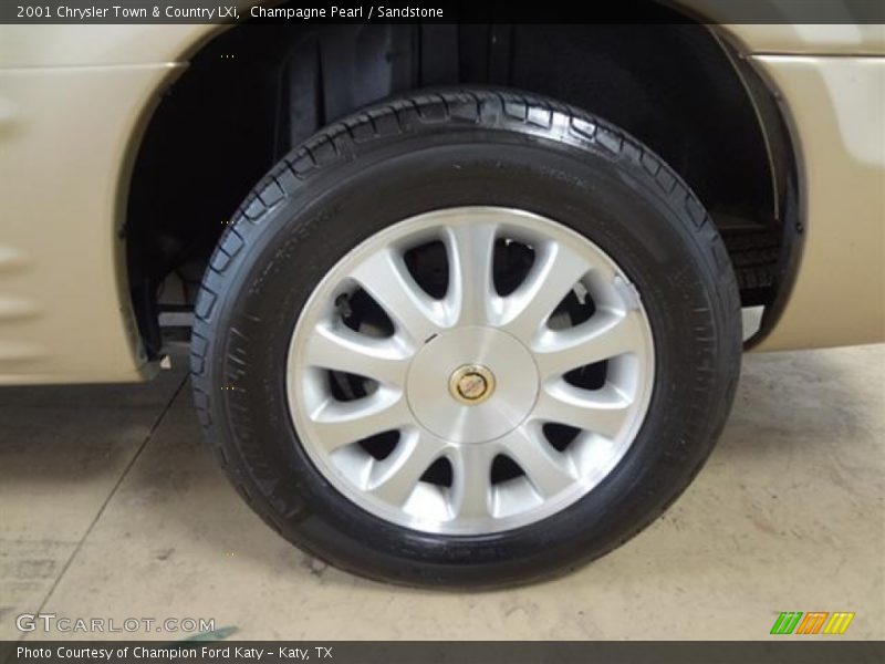 Champagne Pearl / Sandstone 2001 Chrysler Town & Country LXi