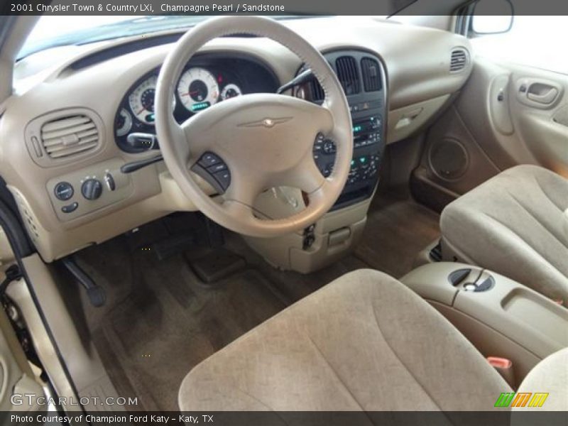 Champagne Pearl / Sandstone 2001 Chrysler Town & Country LXi