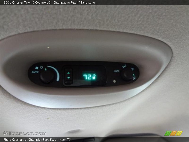 Champagne Pearl / Sandstone 2001 Chrysler Town & Country LXi